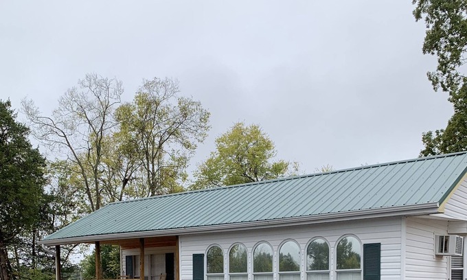 Newport Cottage | Park Model Full Kitchen /Full Living Room/ Full Size Bed /Small dog allowed