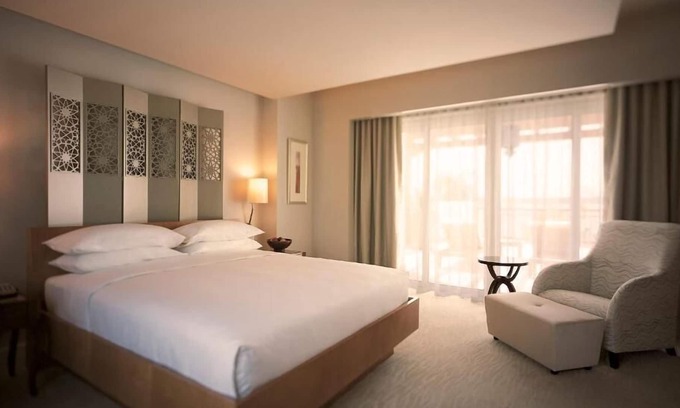 Deira House | Park Suite Room Near Dubai Creek Golf Club By Luxury Bookings