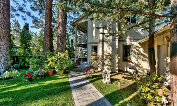 Lakeside Park House | Park & walk Stateline Starting 499.00 Nite 3 Blk Beach n Casinos & Ski Gondola