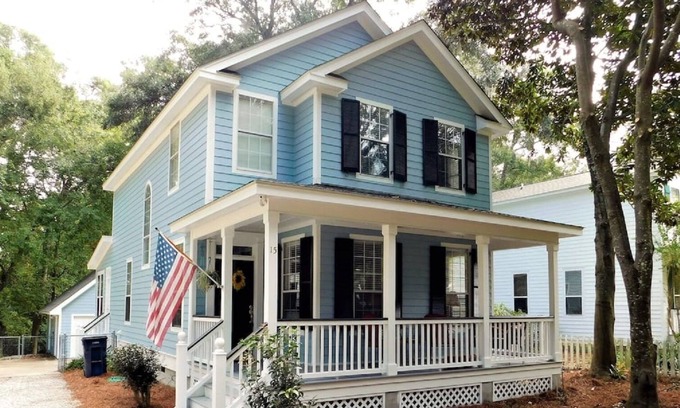 Beaufort House | Parris Island 5.75 miles - 1 mile to Historic Beaufort!
