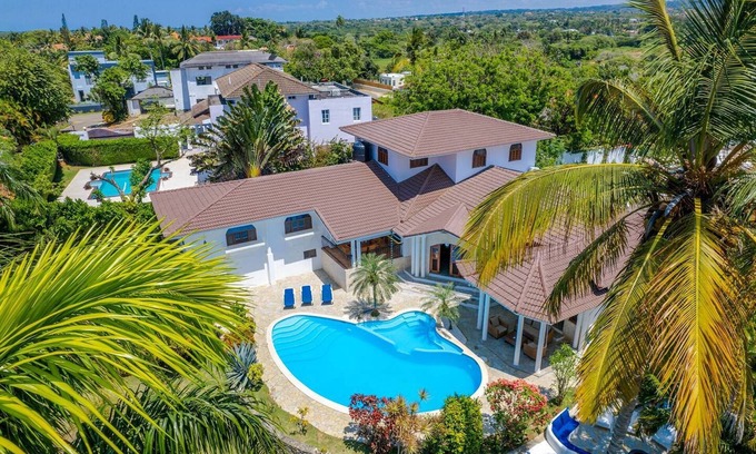 Sosua Villa | Party complex, 2 villas/2 pools, sandy beach, ping-pong/billiard/Playstation!