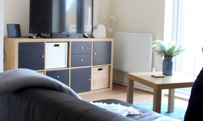 Pont Yates House | Pass the Keys | 2 Bed cosy home Short walk to Ffos Las racecourse