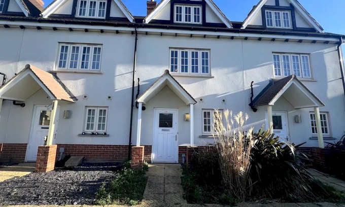 Colchester House | Pass the Keys | 3 Bed home away from home