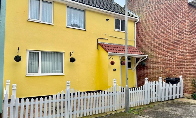 Clacton-on-Sea House | Pass the Keys | A Beachhouse,Home away from Home