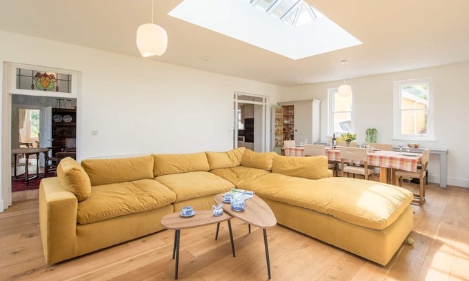 St Dogmaels House | Pass the Keys | Beautiful home with superb views over St Dogmaels