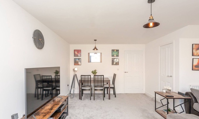 Arthington House | Pass the Keys | Bramhope Haven - new home next to Golden Acre Park