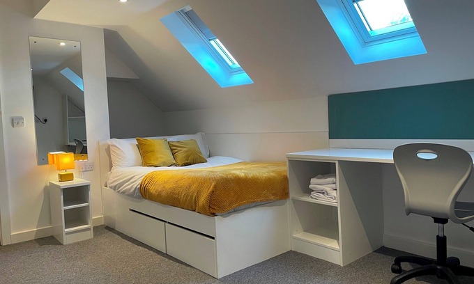 Lincoln House | Pass the Keys | Centrally located Studio Apartment