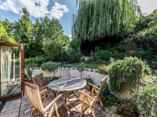 Shooters Hill House | Pass the Keys Charming 3-Bed Bungalow with Character Garden