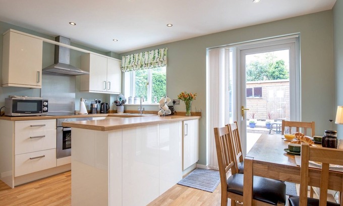 Shrewsbury House | Pass the Keys | Cheerful and modern one bedroom home with parking