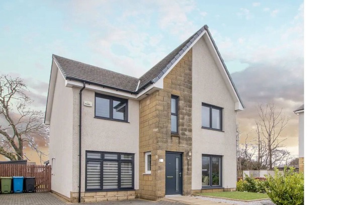 Newton Mearns House | Pass the Keys | Comfortable and Fabulous Family Home