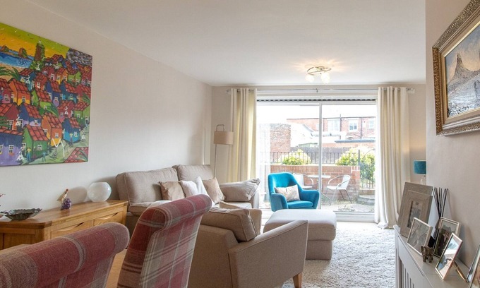 Cullercoats House | Pass the Keys | Cosy Seaside Home with Free Parking