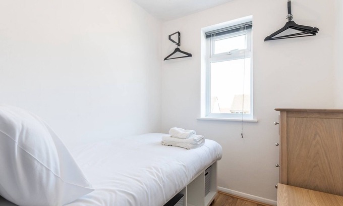 Great Baddow House | Pass the Keys | Comfortable 4 Bedroom home In Chelmsford | Parking