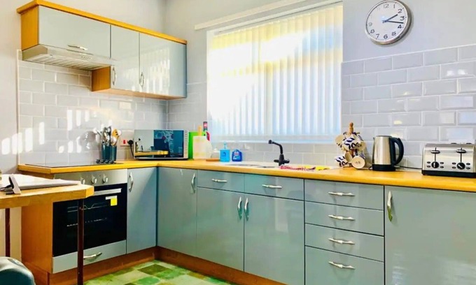 Ferryhill House | Pass the Keys | Comfortable townhouse a few miles from Durham City