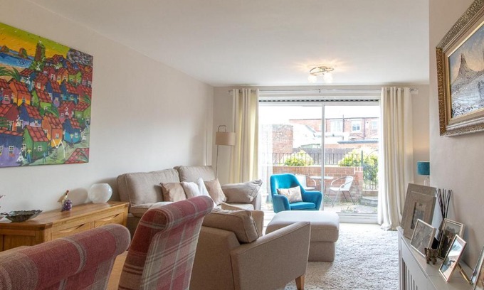 Cullercoats House | Pass the Keys Cosy Seaside Home with Free Parking