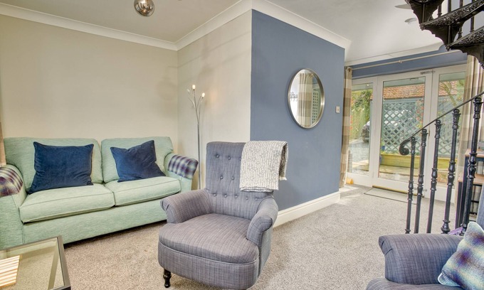 Thorpe On The Hill House | Pass the Keys | Cosy Hideaway in the Countryside