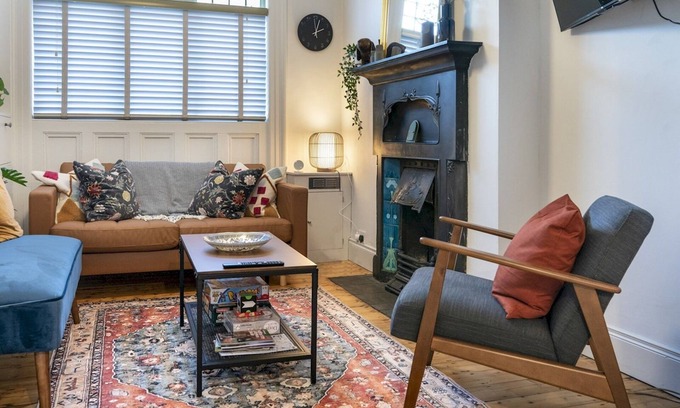 Belfast City Centre House | Pass the Keys | Exquisite 3 Floor Townhouse Perfect Location