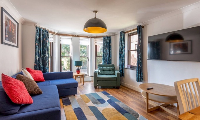 Southend-on-Sea Apartment | Pass the Keys | Cosy flat next to the seafront