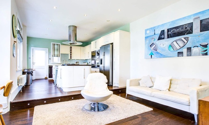 Leigh-on-Sea House | Pass the Keys | Large house | Leigh | Sea views