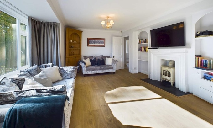 Exeter House | Pass the Keys | Grand country home with space for all the family