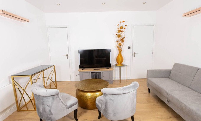 Gillingham House | Pass the Keys | Modern, Cosy and Luxury House for 8