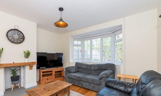 Caversham House | Pass the Keys | Recently Refurbished House in an Outstanding Area