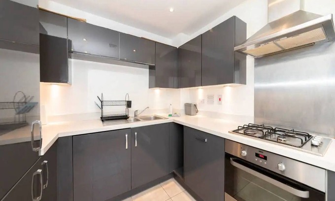 Shinfield House | Pass the Keys | Semi-detached house with garden and free parking