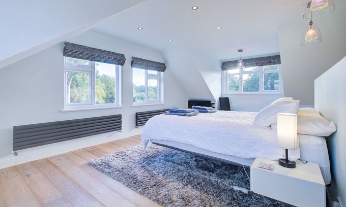 Sandon House | Pass the Keys | Spacious House Near Chelmsford