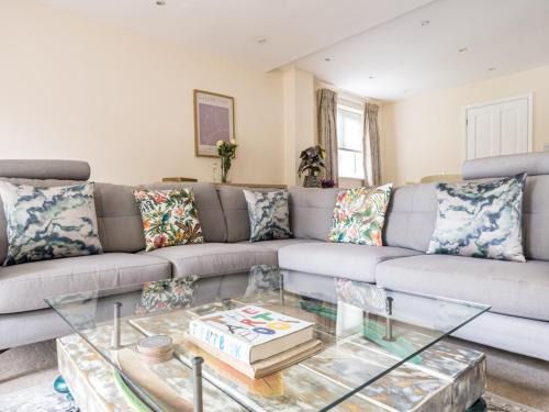 Runnymede House | Pass the Keys Spacious family home in Surrey