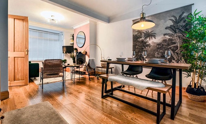 Belfast House | Pass the Keys Stunning 2BR Townhouse in Belfasts Best Location