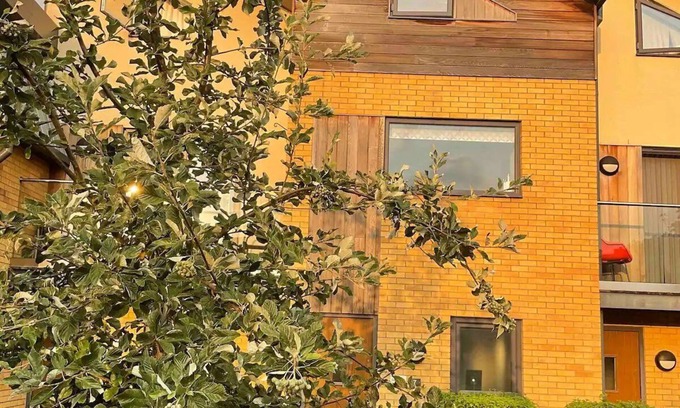 Lincoln House | Pass the Keys | Stunning townhouse, in uphill historic Lincoln