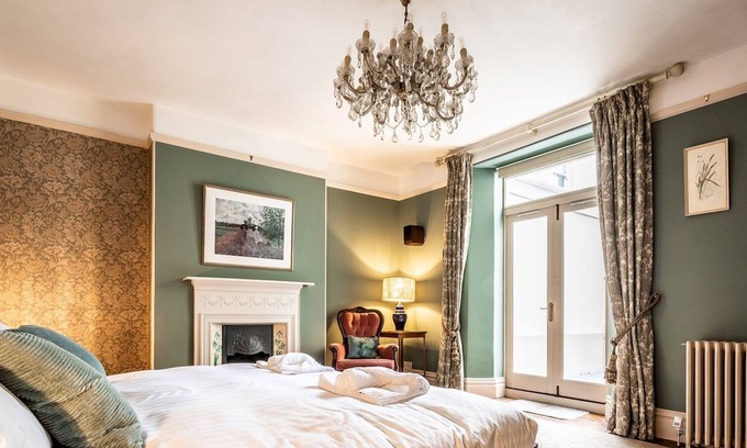 Chagford Apartment | Pass the Keys | Williams Nest Period Dartmoor Apartment in stunning town setting