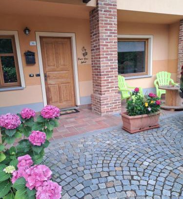 Roccabruna Apartment | Passione Peonie Apartment