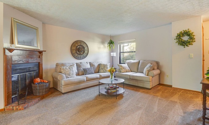 Pataskala Apartment | Pataskala Paradise: Cozy Hideaway w/ Fireplace!