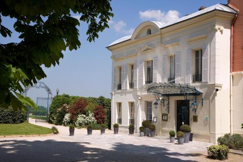 Saint-Germain-en-Laye Hotel | Pavillon Henri IV Hotel Restaurant Gastronomique Terrasse