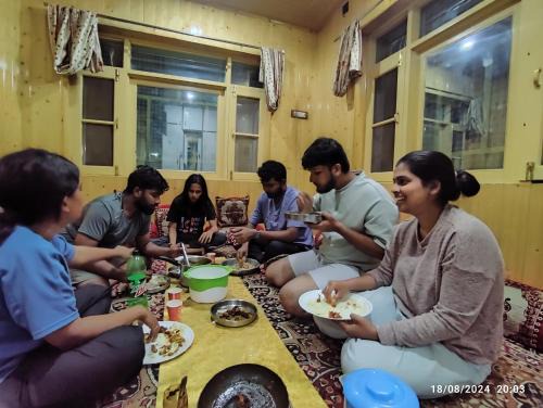 Gulmarg House | Peace inn paradise Guest House Gurez