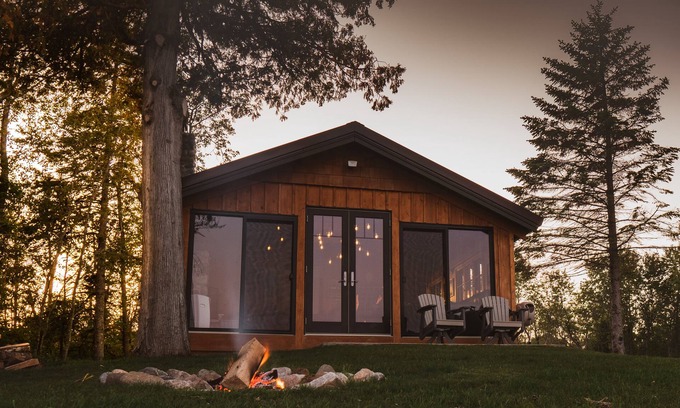 Sturgeon Bay Cottage | Peace of Beach, private 4 season cottage on beautiful shores of Door County