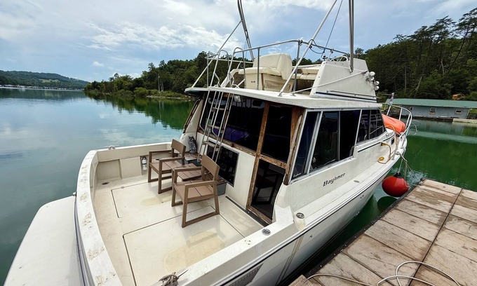 Rock Harbor Boat Rental | Peace of Mind Floating Camper On Norris Lake!