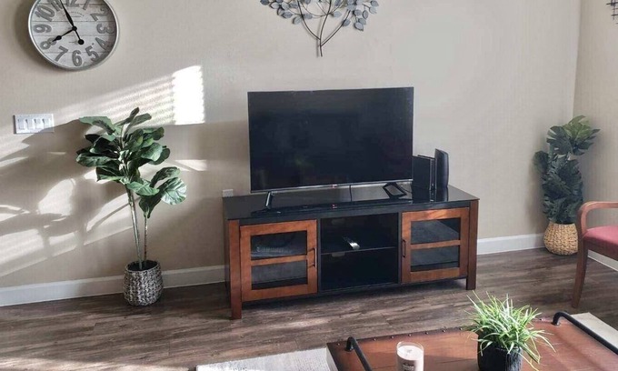 Ocoee Apartment | Peaceful 1 bedroom with amenities, 20-mins from parks