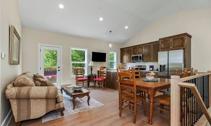 Linn Valley House | Peaceful 2-Bedroom Family Cabin-Scenic Views & Great Amenities-Sleeps 6