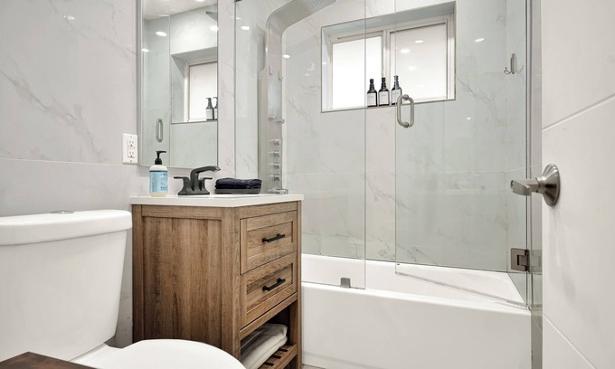 El Portal House | Peaceful 2BR Home w/King Bed. Near Trendy Areas!