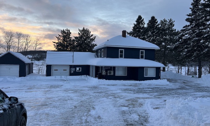 Saint David House | Peaceful 5 Bedroom Lake House