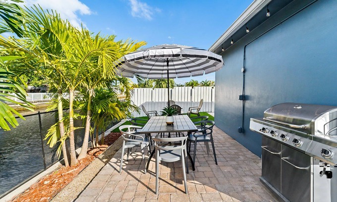 Fort Lauderdale Cottage | Peaceful 5BR -waterway Views & Private Heated Pool