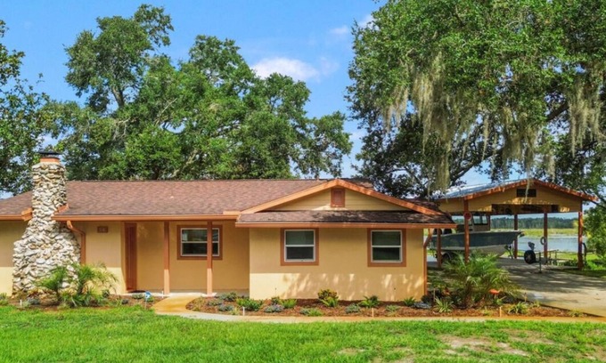 Summerfield House | Peaceful and Private Lake Weir Home