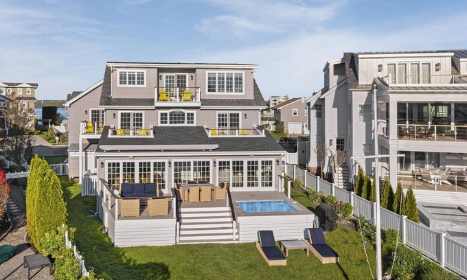 Avalon House | Peaceful Avalon Bayfront Home