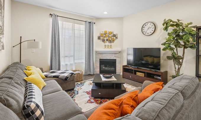 Cypress House | Peaceful bright 4BD 4BTH house close to Disneyland, beaches