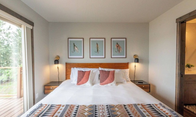 Worley House | Peaceful Cd'A Lakeview house with kayaks, paddleboard, golf cart sleeps 6