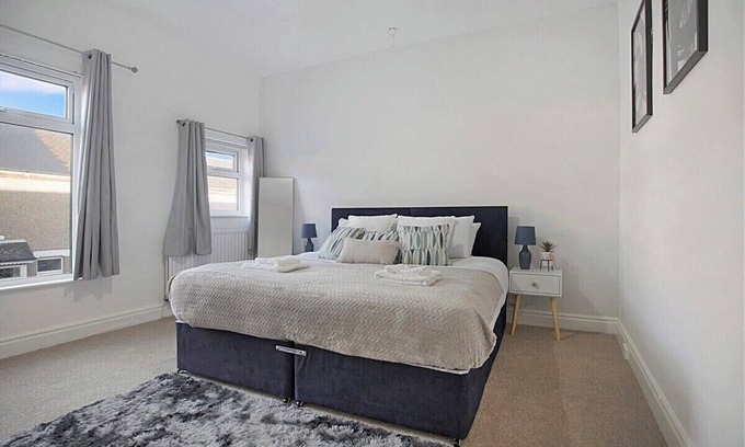 Darlington House | Peaceful Dwelling at Falmer Road, Sleeps 4