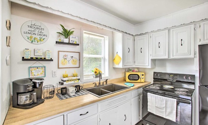 Gainesboro House | Peaceful Gainesboro Retreat with Deck and Yard!