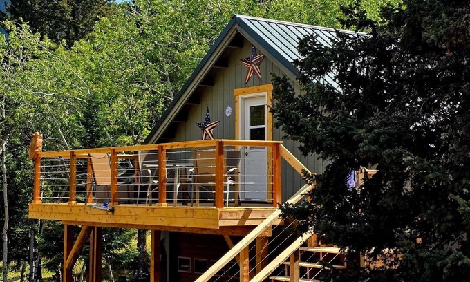 Wilsall Apartment | Peaceful getaway in the Crazy Mountains