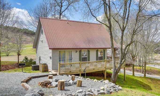 Guntersville Cabin | Peaceful Guntersville Cabin: Fire Pit, Near Lake!